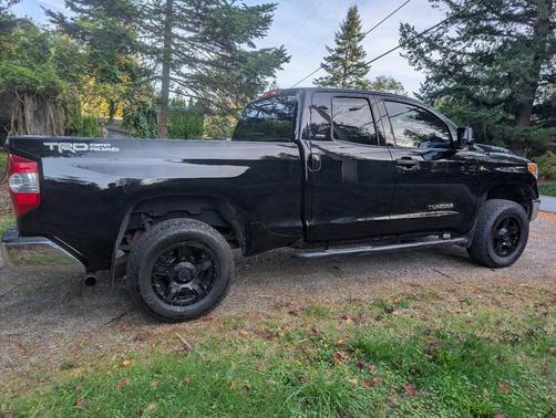 Black 2015 Toyota Tundra SR5