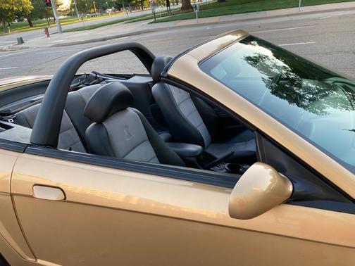 Gold 2000 Ford Mustang GT