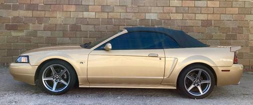 Gold 2000 Ford Mustang GT