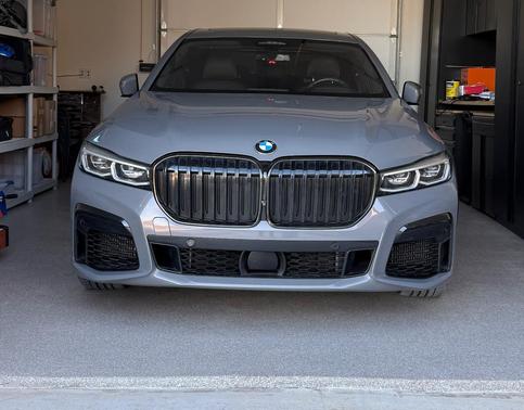 Gray 2022 BMW M760 i xDrive