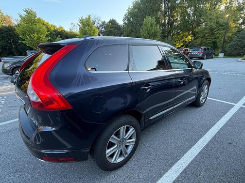 Blue 2016 Volvo XC60 T6 Platinum