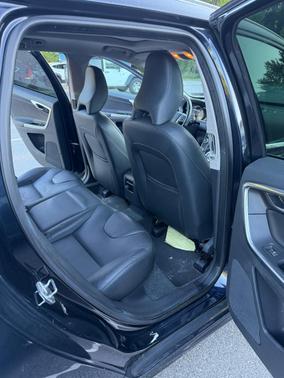 Blue 2016 Volvo XC60 T6 Platinum