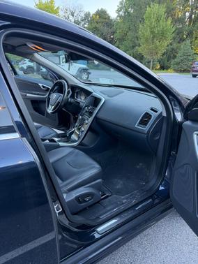 Blue 2016 Volvo XC60 T6 Platinum