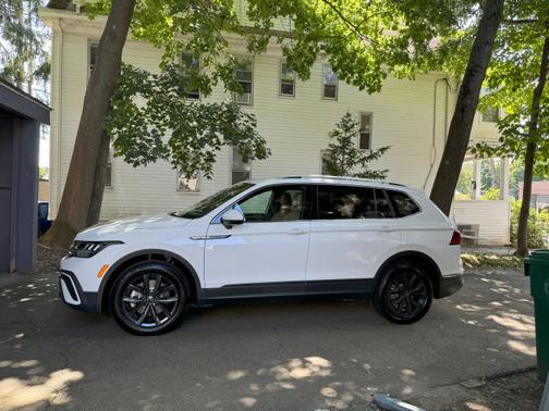 2024 Volkswagen Tiguan 2.0T SE 4MOTION
