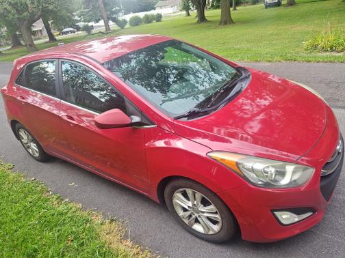 Red 2014 Hyundai Elantra GT Base