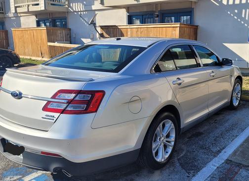 2016 Ford Taurus SEL