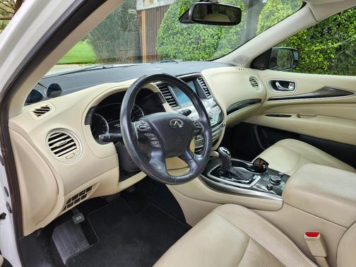 White 2019 INFINITI QX60 LUXE