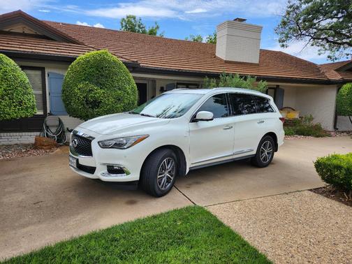 White 2019 INFINITI QX60 LUXE