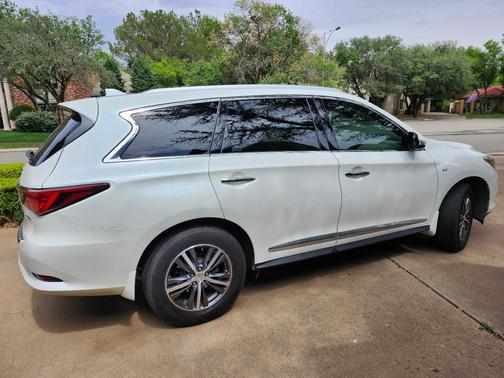 White 2019 INFINITI QX60 LUXE