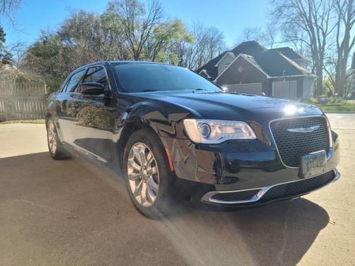 2017 Chrysler 300 Limited