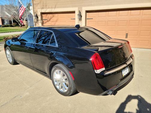 2017 Chrysler 300 Limited