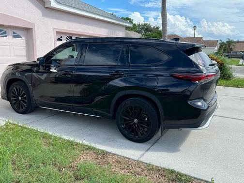 Black 2024 Toyota Highlander XSE