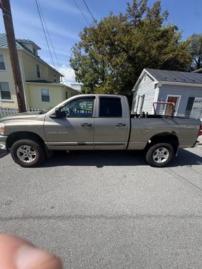 Gold 2007 Dodge Ram 1500 SLT Quad Cab