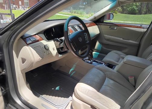 Gray 2007 Cadillac DTS Base