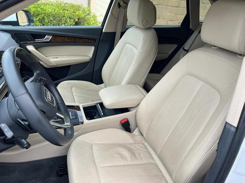 White 2018 Audi Q5 2.0T Premium