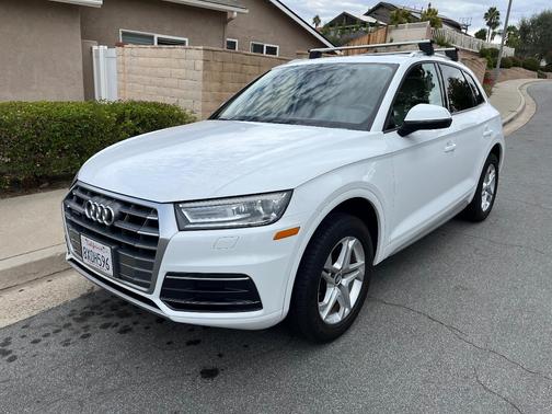 White 2018 Audi Q5 2.0T Premium