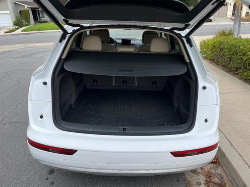 White 2018 Audi Q5 2.0T Premium