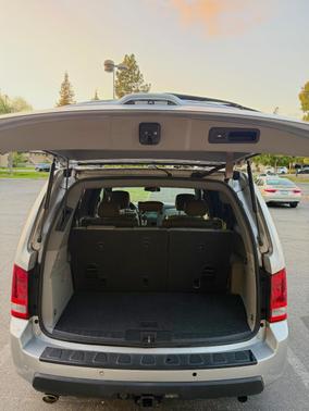 Gray 2011 Honda Pilot Touring