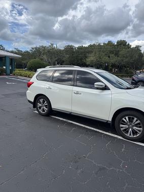 2017 Nissan Pathfinder SL
