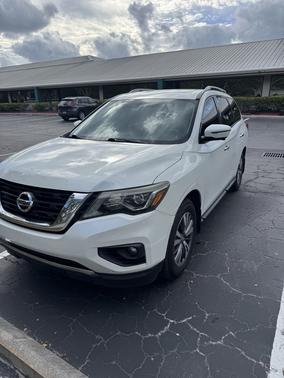2017 Nissan Pathfinder SL