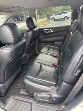 2017 Nissan Pathfinder SL