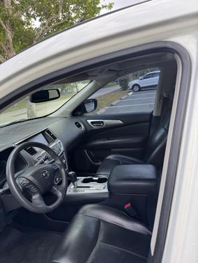 2017 Nissan Pathfinder SL