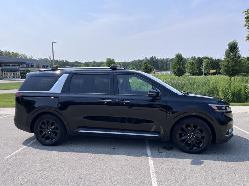 2024 Kia Carnival SX
