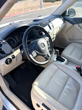 White 2013 Volkswagen Tiguan SEL