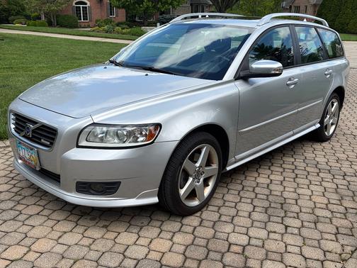 Silver 2009 Volvo V50 T5 R-Design