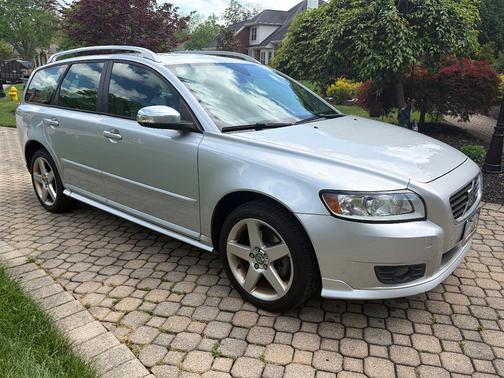 Silver 2009 Volvo V50 T5 R-Design