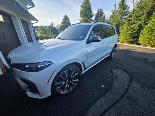 White 2022 BMW X7 M50i