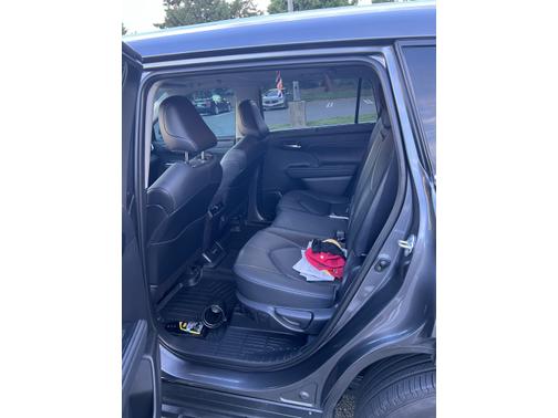 Photo 1 of 9 of 2021 Toyota Highlander XLE