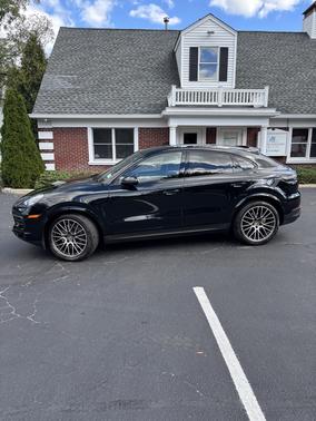 2023 Porsche Cayenne Cayenne S Platinum Edition