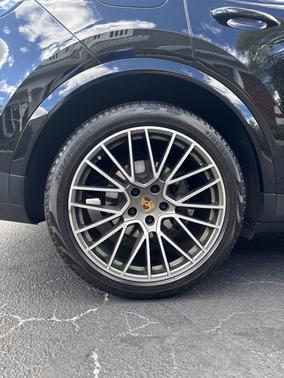 2023 Porsche Cayenne Cayenne S Platinum Edition