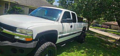 White 2002 Chevrolet Silverado 2500 LS H/D Extended Cab