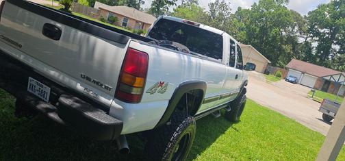 White 2002 Chevrolet Silverado 2500 LS H/D Extended Cab