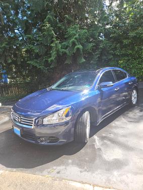 Blue 2014 Nissan Maxima SV
