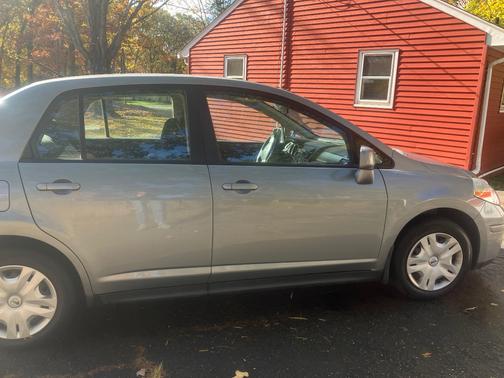 2010 Nissan Versa 1.8 S