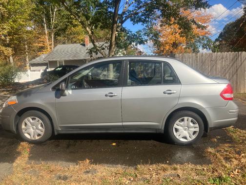 2010 Nissan Versa 1.8 S