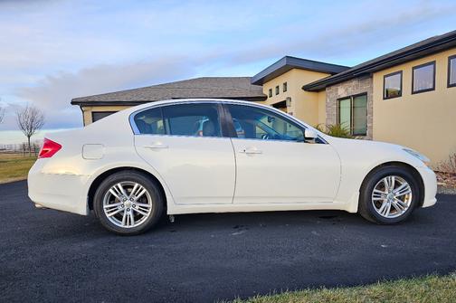 2013 INFINITI G37 x