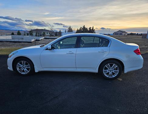 2013 INFINITI G37 x