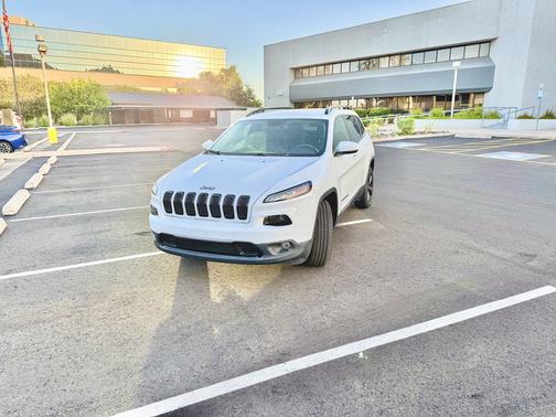 White 2017 Jeep Cherokee Limited