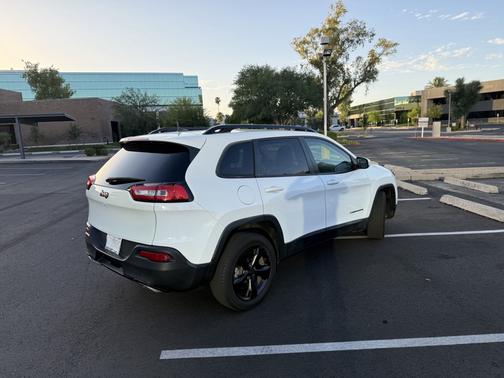 White 2017 Jeep Cherokee Limited