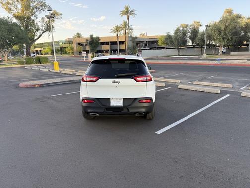 White 2017 Jeep Cherokee Limited