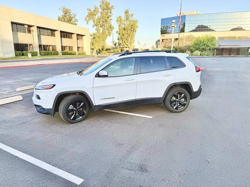 White 2017 Jeep Cherokee Limited