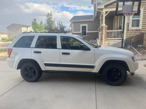 White 2006 Jeep Grand Cherokee Laredo