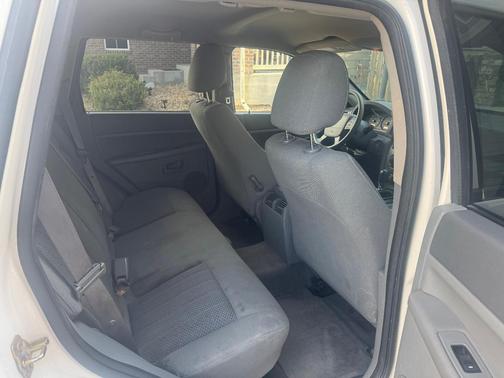 White 2006 Jeep Grand Cherokee Laredo