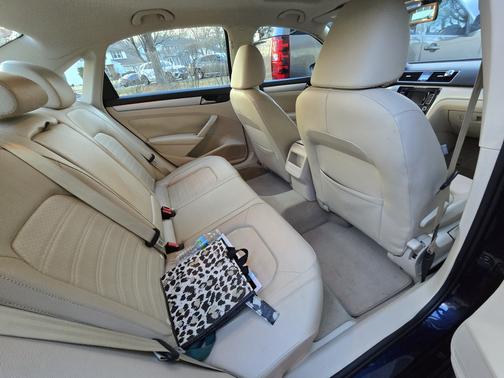 2012 Volkswagen Passat 3.6 SE