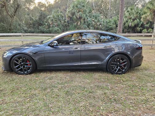 2022 Tesla Model S Plaid