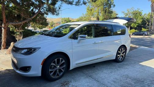 White 2018 Chrysler Pacifica Limited